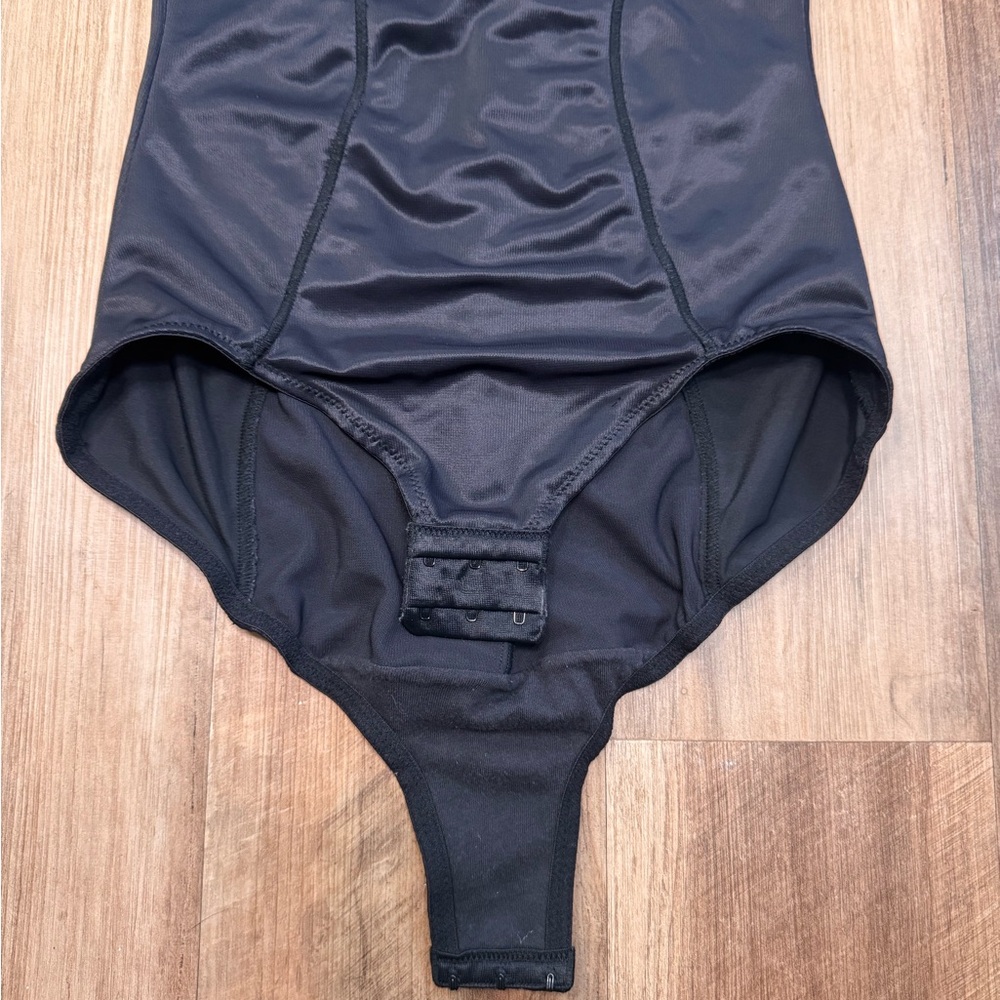 Maidenform Black Shapewear Ultra Firm Bodysuit, Medium - Picture 10 of 16